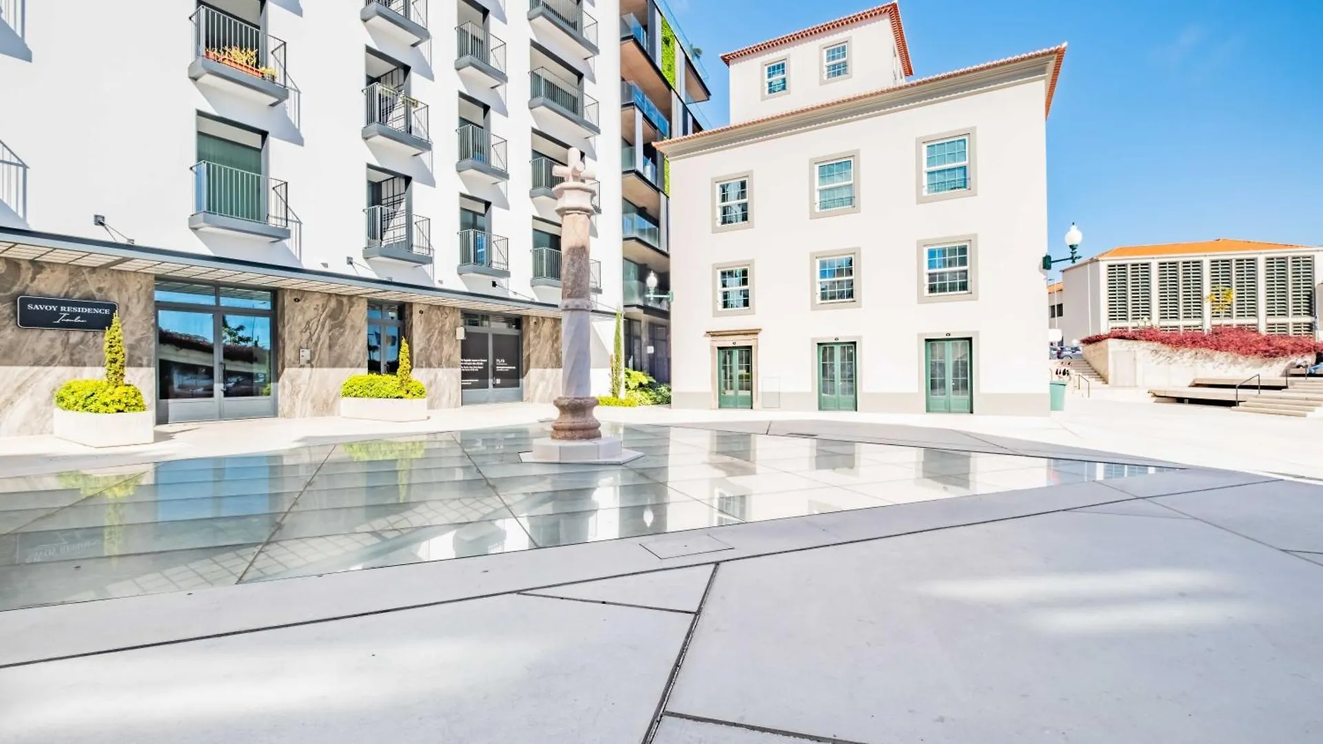 Jacuzzi, Terrace & Infinity Pool At Savoy Insular Apartman Funchal