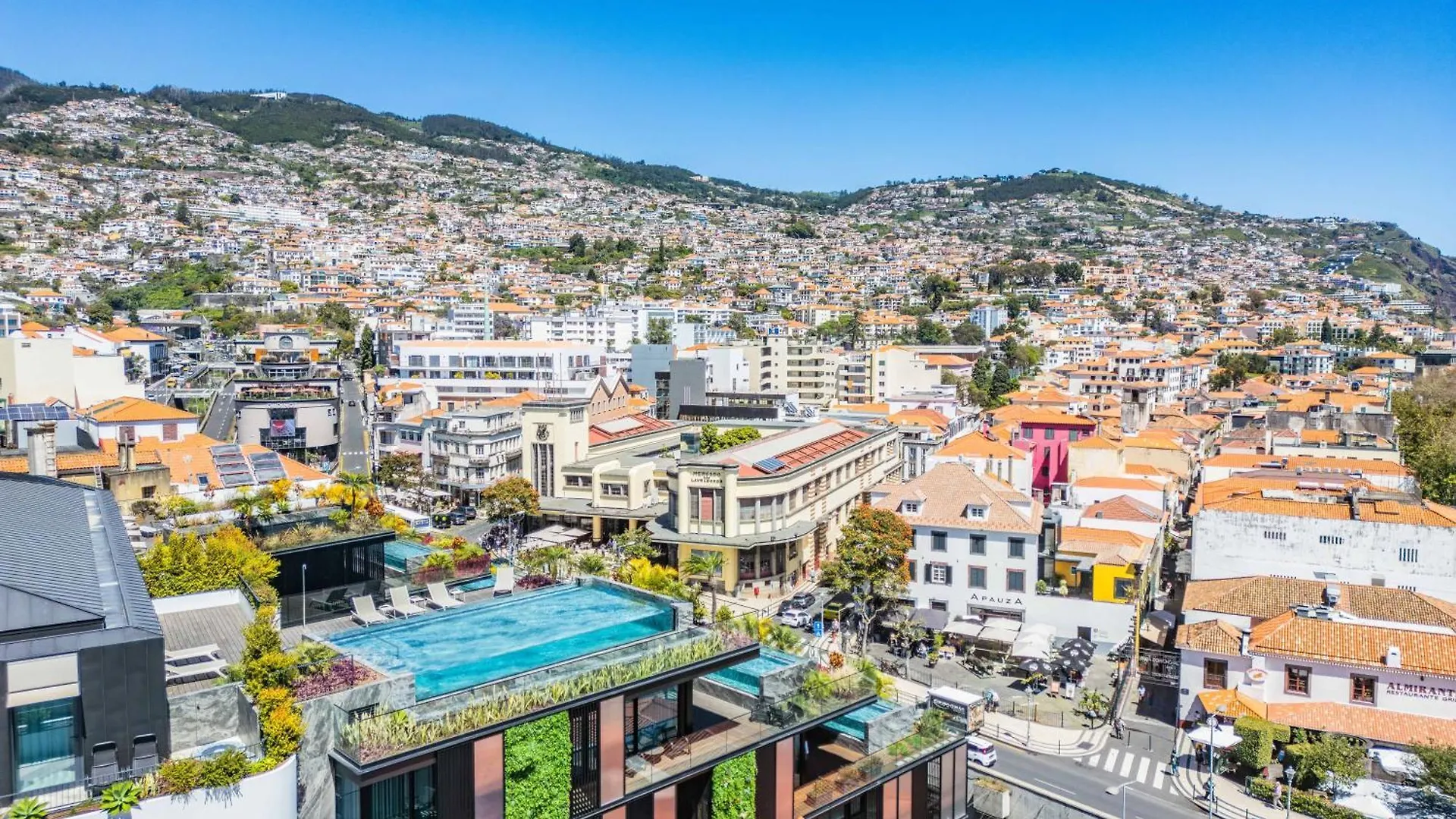 Jacuzzi, Terrace & Infinity Pool At Savoy Insular Apartman Funchal