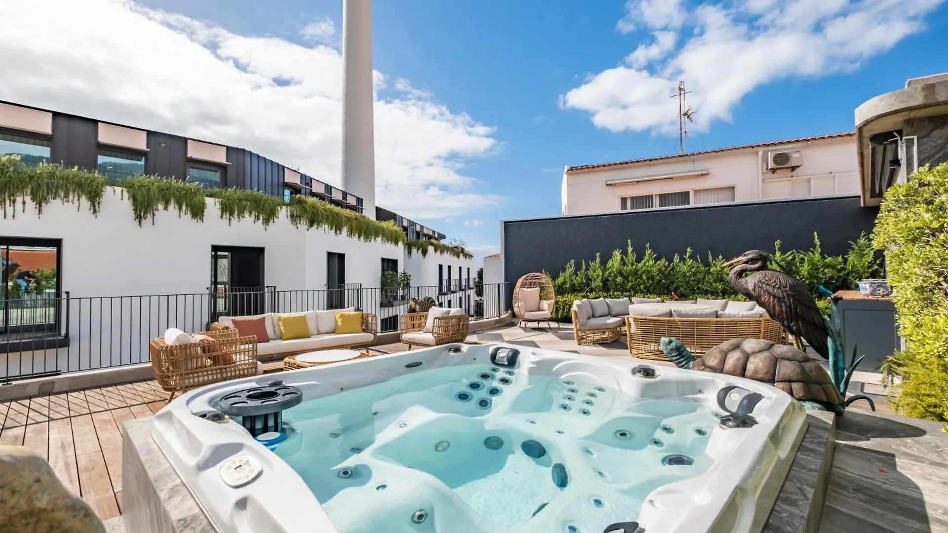 Jacuzzi, Terrace & Infinity Pool At Savoy Insular Apartman Funchal