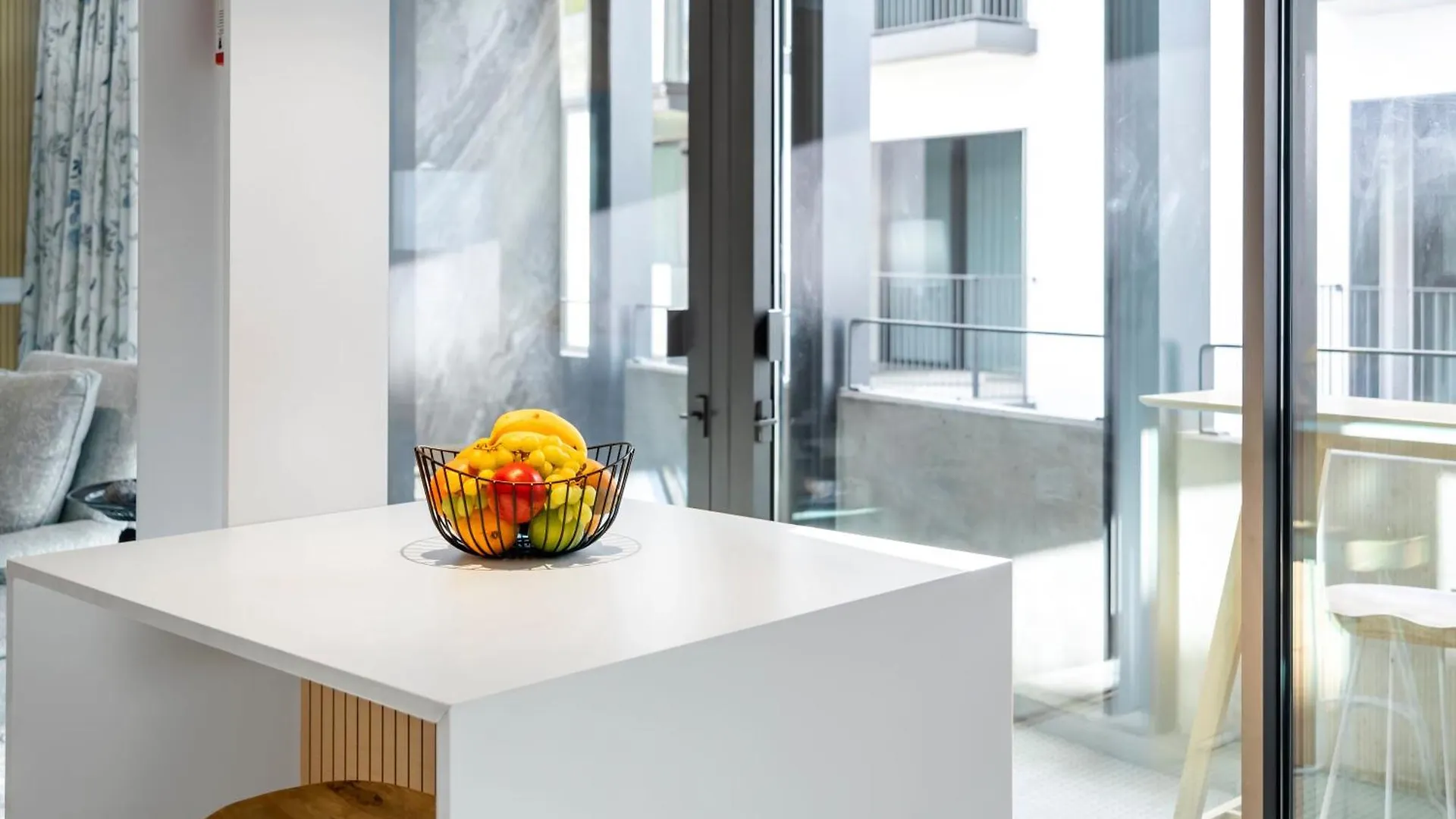 Jacuzzi, Terrace & Infinity Pool At Savoy Insular Apartman Funchal
