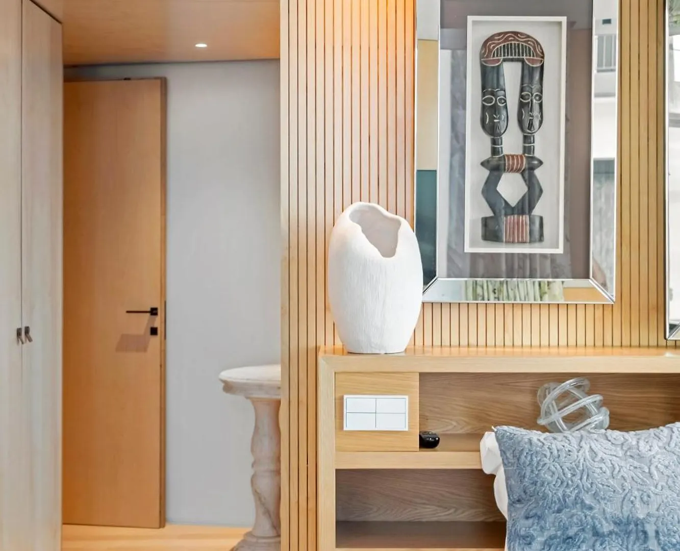 Jacuzzi, Terrace & Infinity Pool At Savoy Insular Apartman Funchal