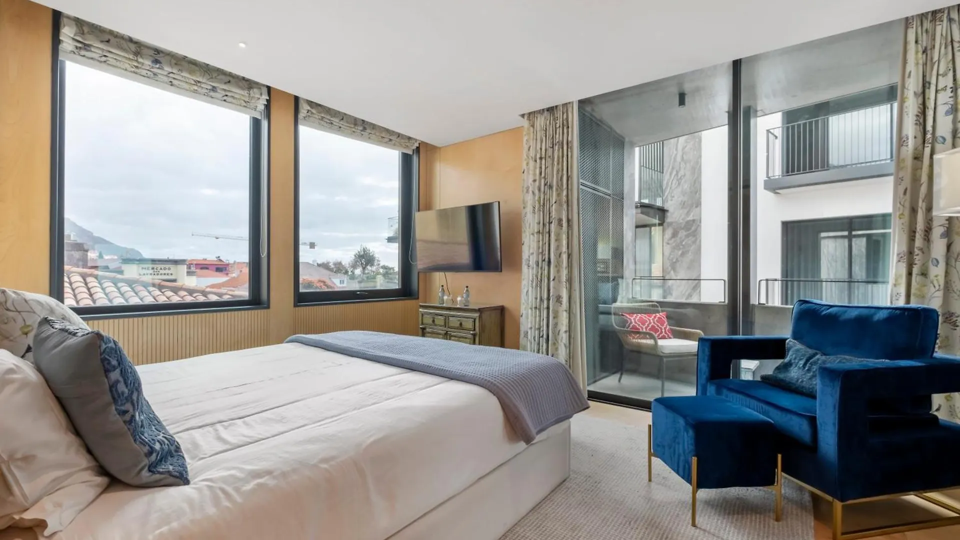 Jacuzzi, Terrace & Infinity Pool At Savoy Insular Apartman Funchal Portugália