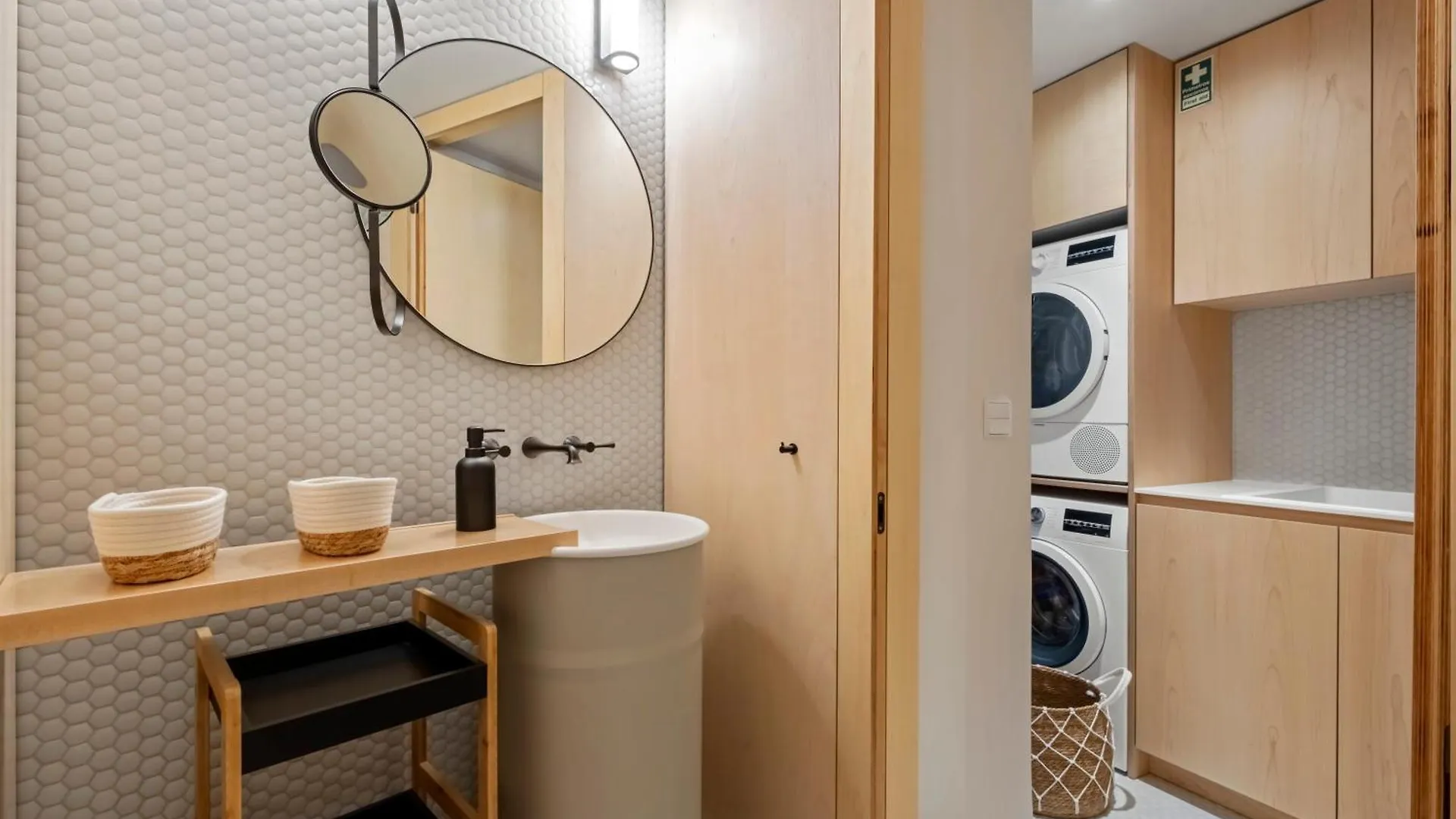 Jacuzzi, Terrace & Infinity Pool At Savoy Insular Apartman Funchal 0*,