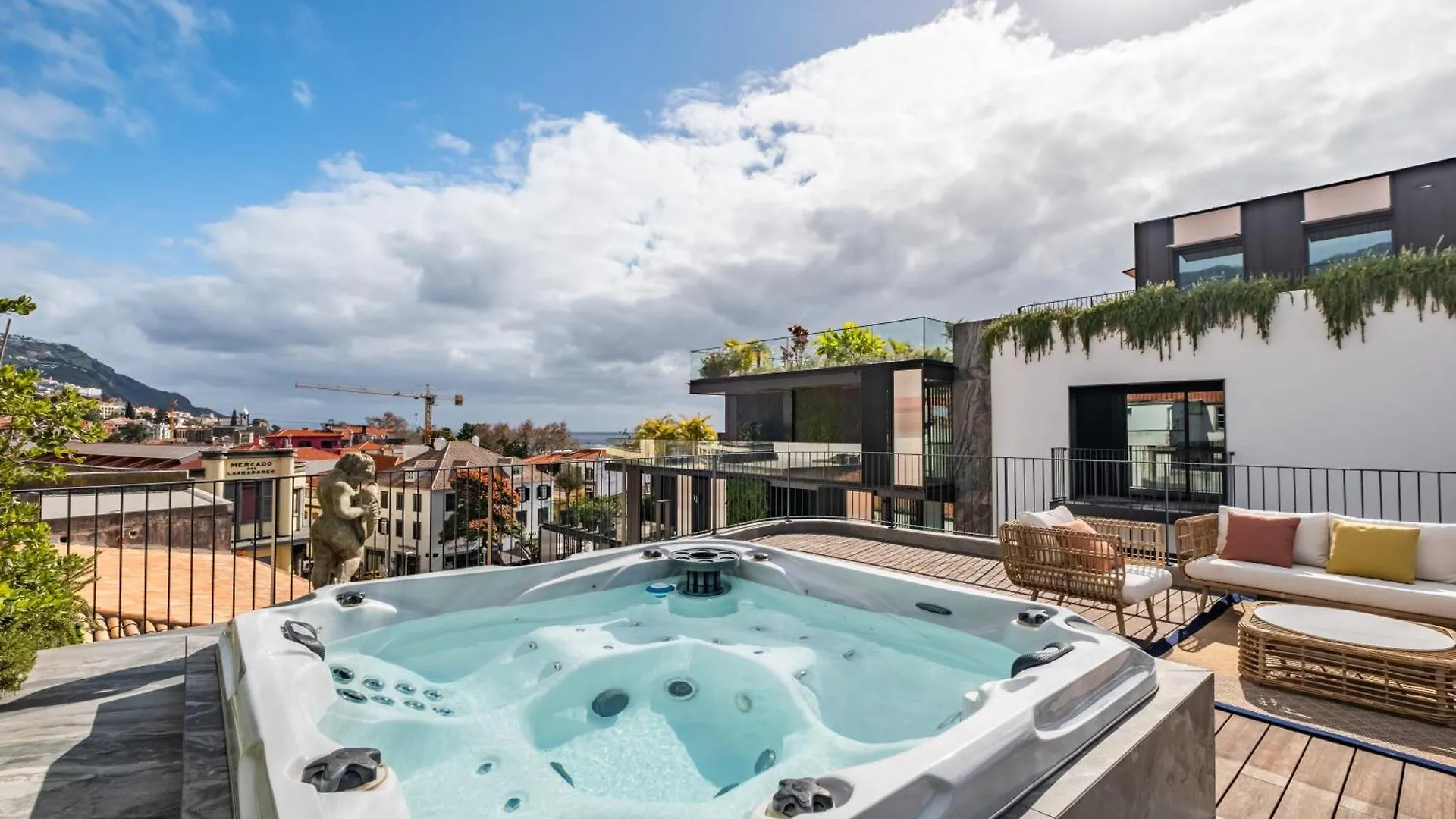 푼샬 Jacuzzi, Terrace & Infinity Pool At Savoy Insular 아파트